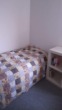 Schlafzimmer mit Fenster zu Loggia - Appartement im Ferienpark Hahnenklee